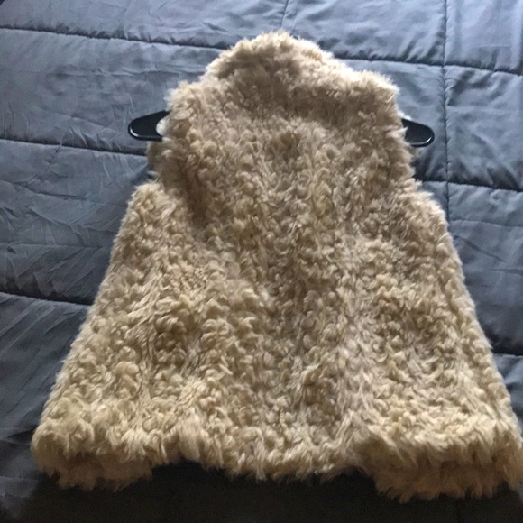 Armani Exchange Furry Vest - Picture 10 of 10